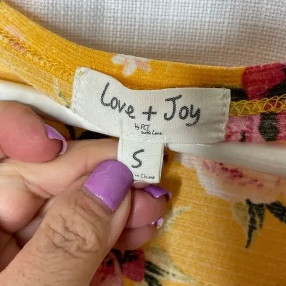 Love + Joy Marigold‎ Floral Crop Top - Picture 2 of 4